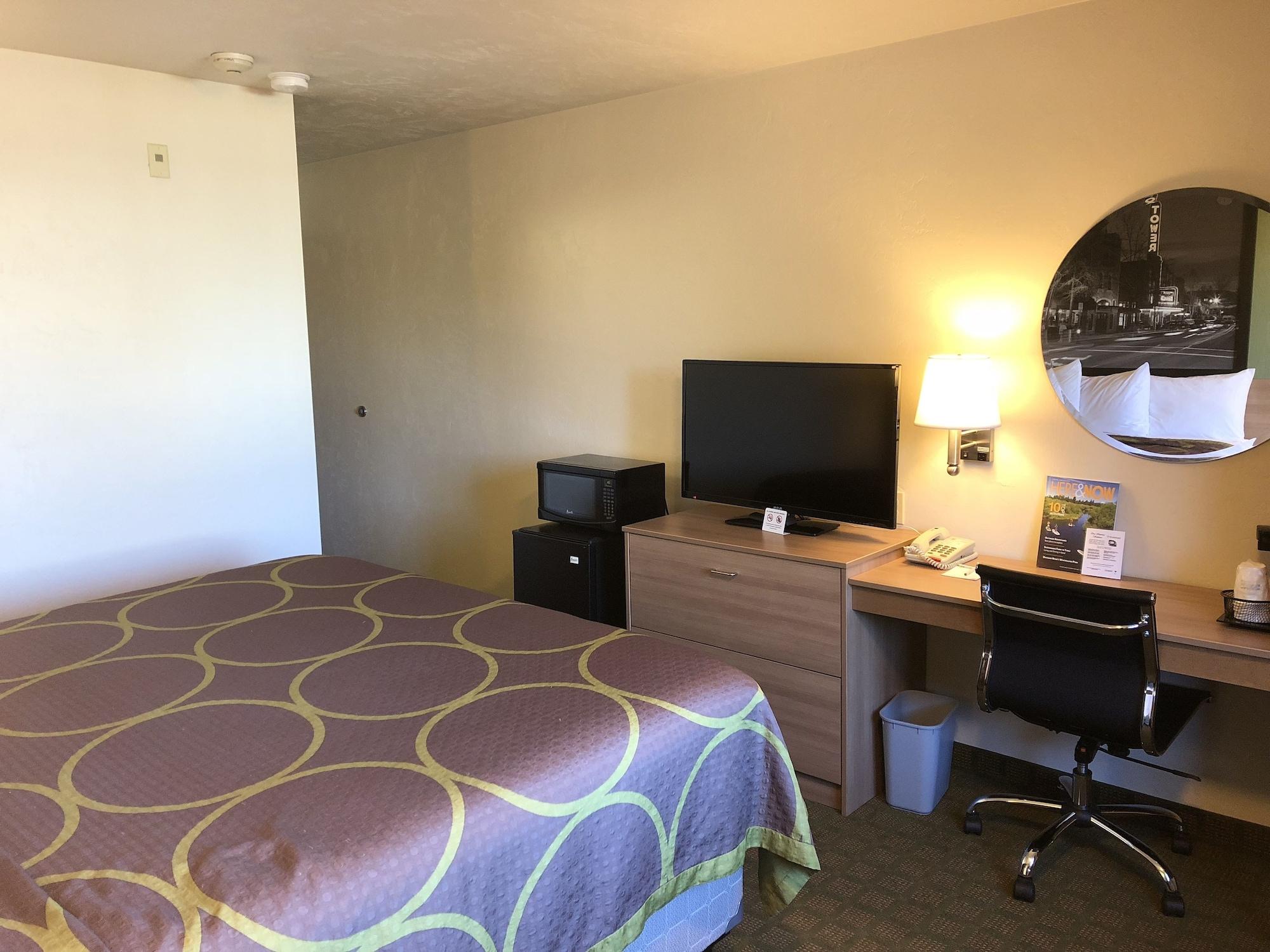 Super 8 By Wyndham Bend Hotel Luaran gambar