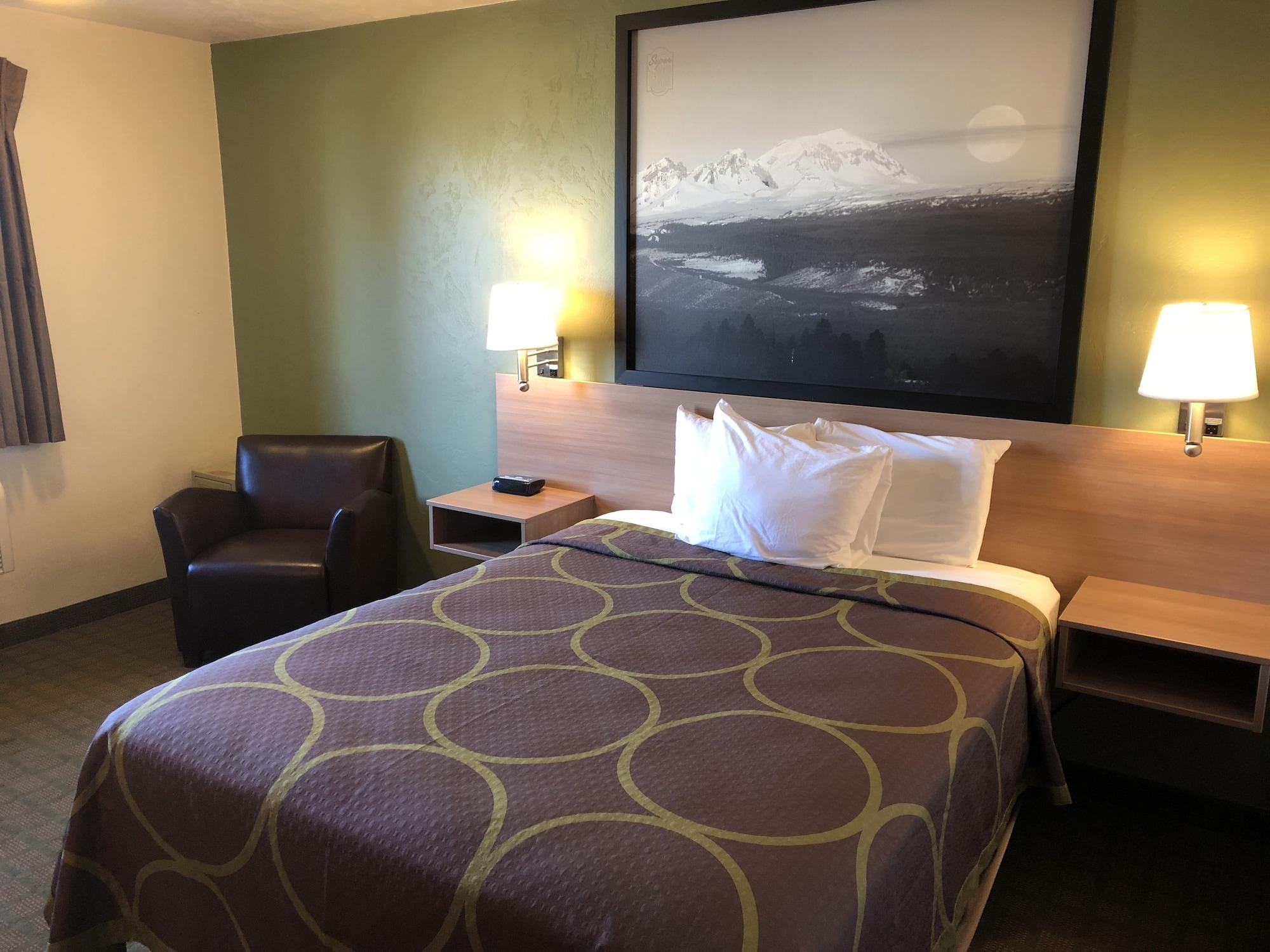 Super 8 By Wyndham Bend Hotel Luaran gambar
