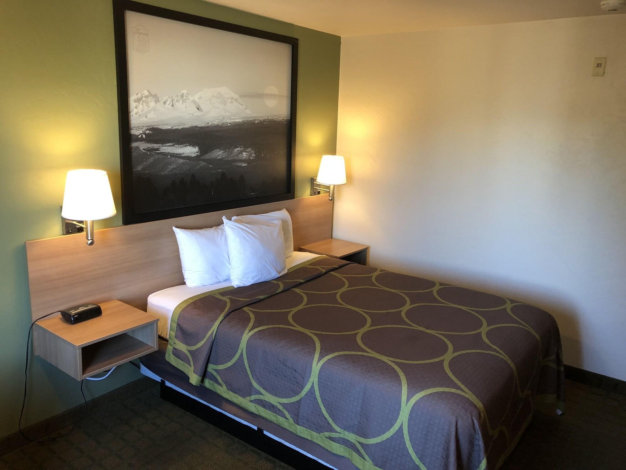 Super 8 By Wyndham Bend Hotel Luaran gambar