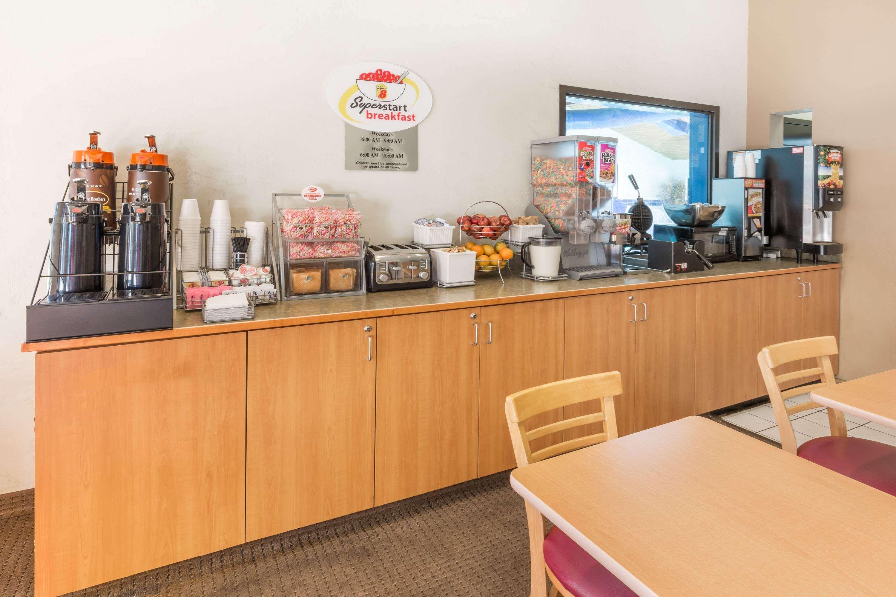 Super 8 By Wyndham Bend Hotel Luaran gambar