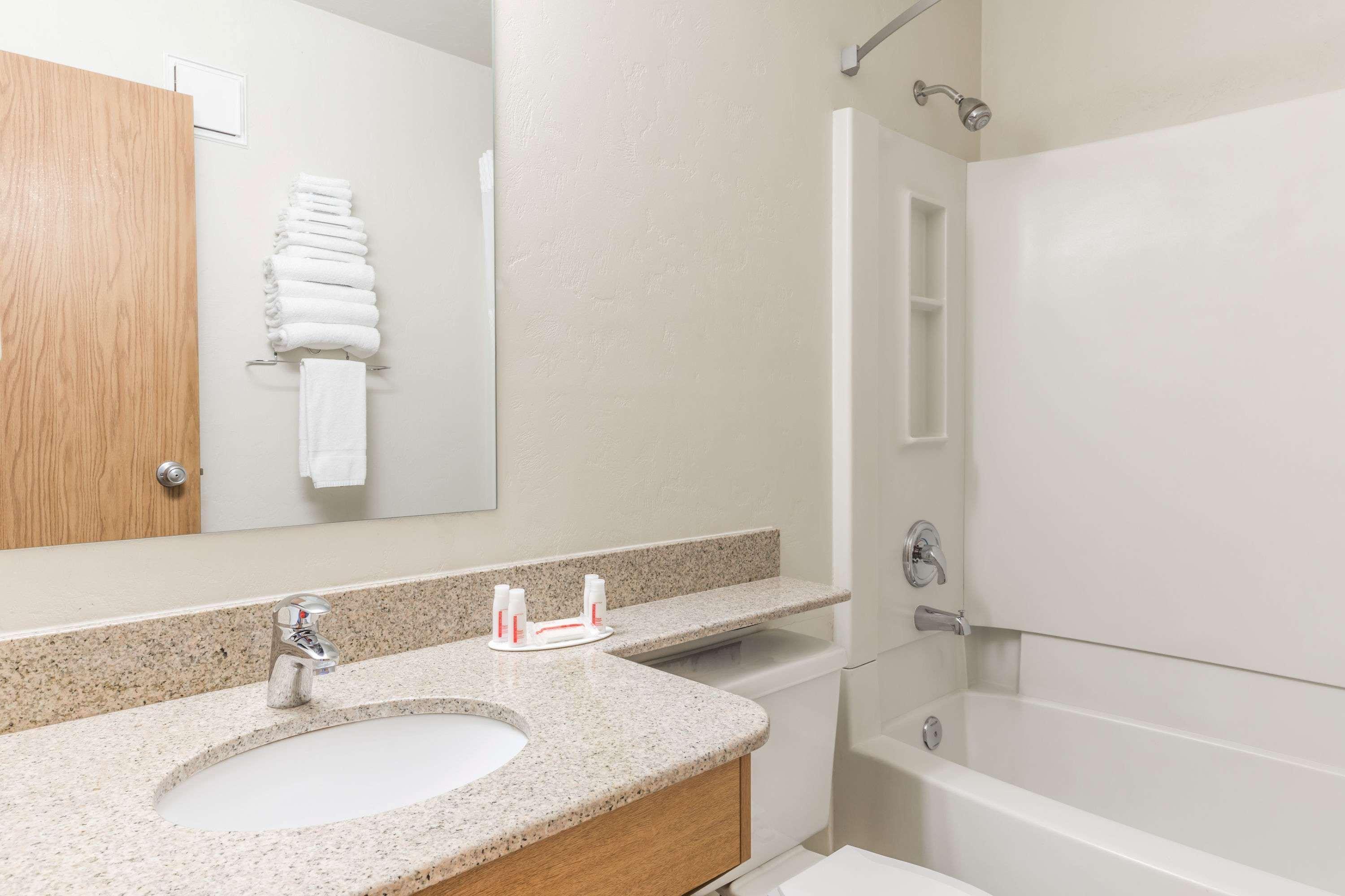 Super 8 By Wyndham Bend Hotel Luaran gambar
