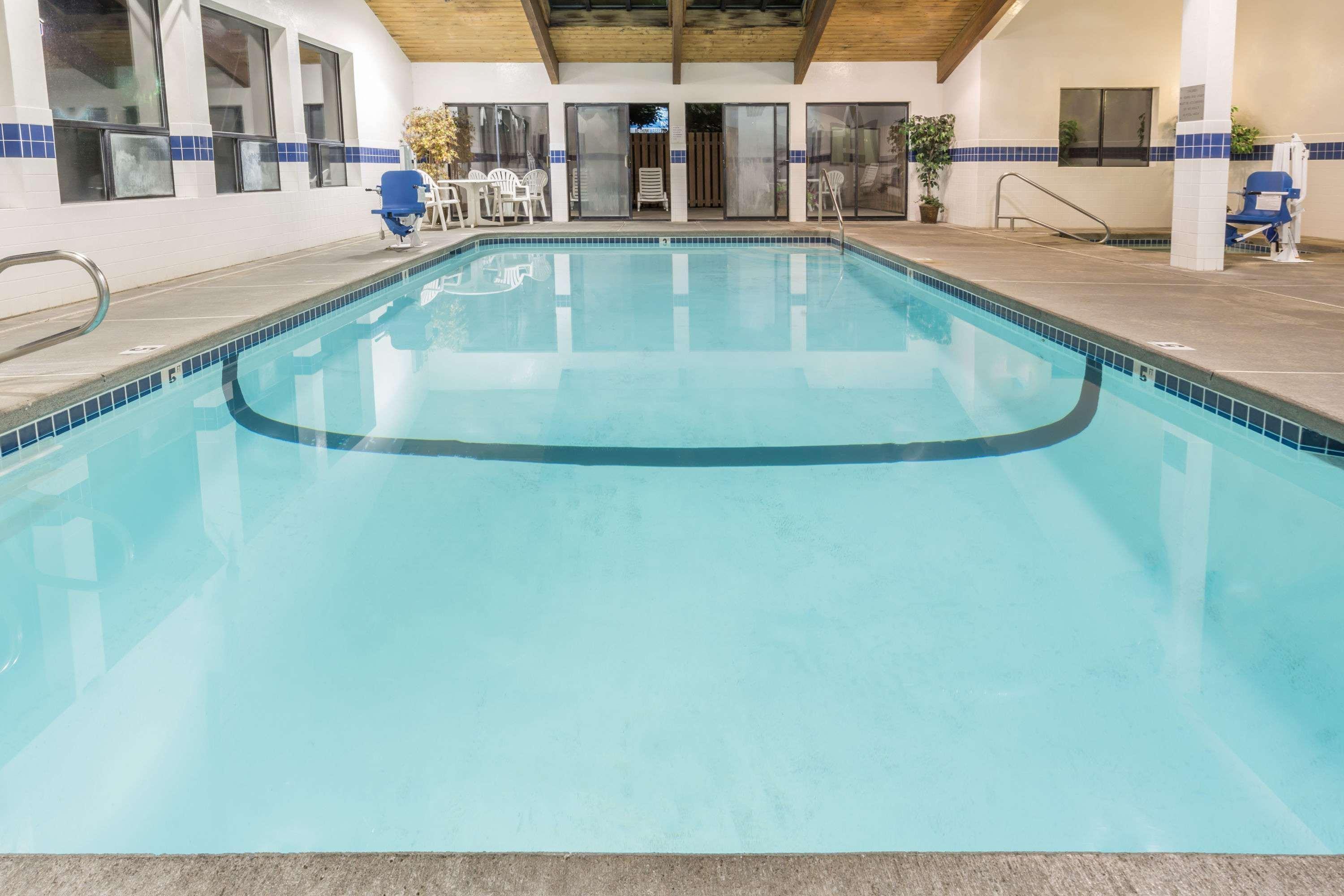 Super 8 By Wyndham Bend Hotel Luaran gambar