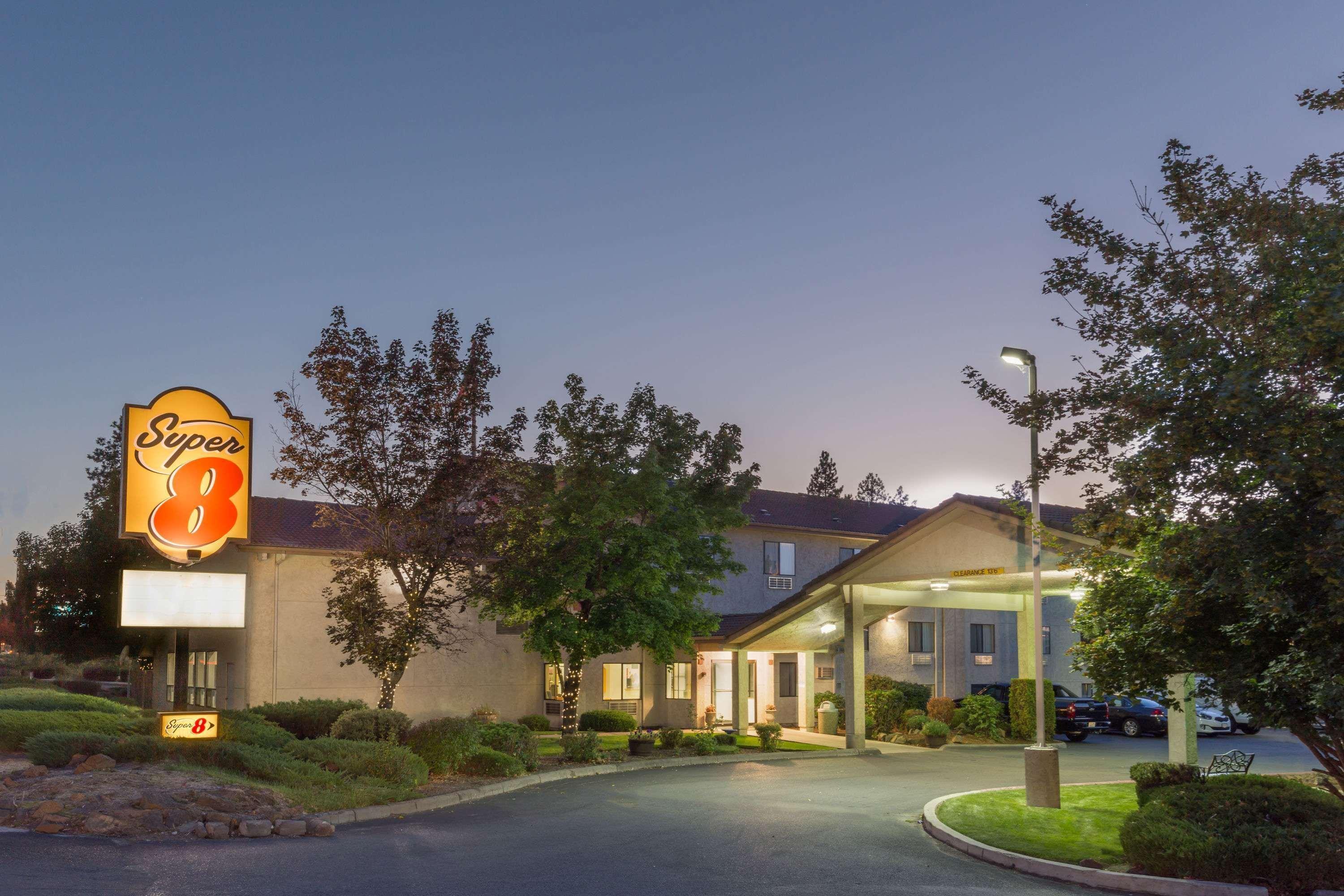 Super 8 By Wyndham Bend Hotel Luaran gambar
