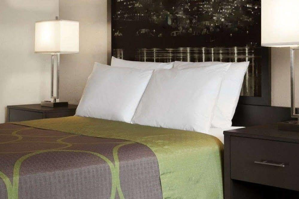 Super 8 By Wyndham Bend Hotel Luaran gambar