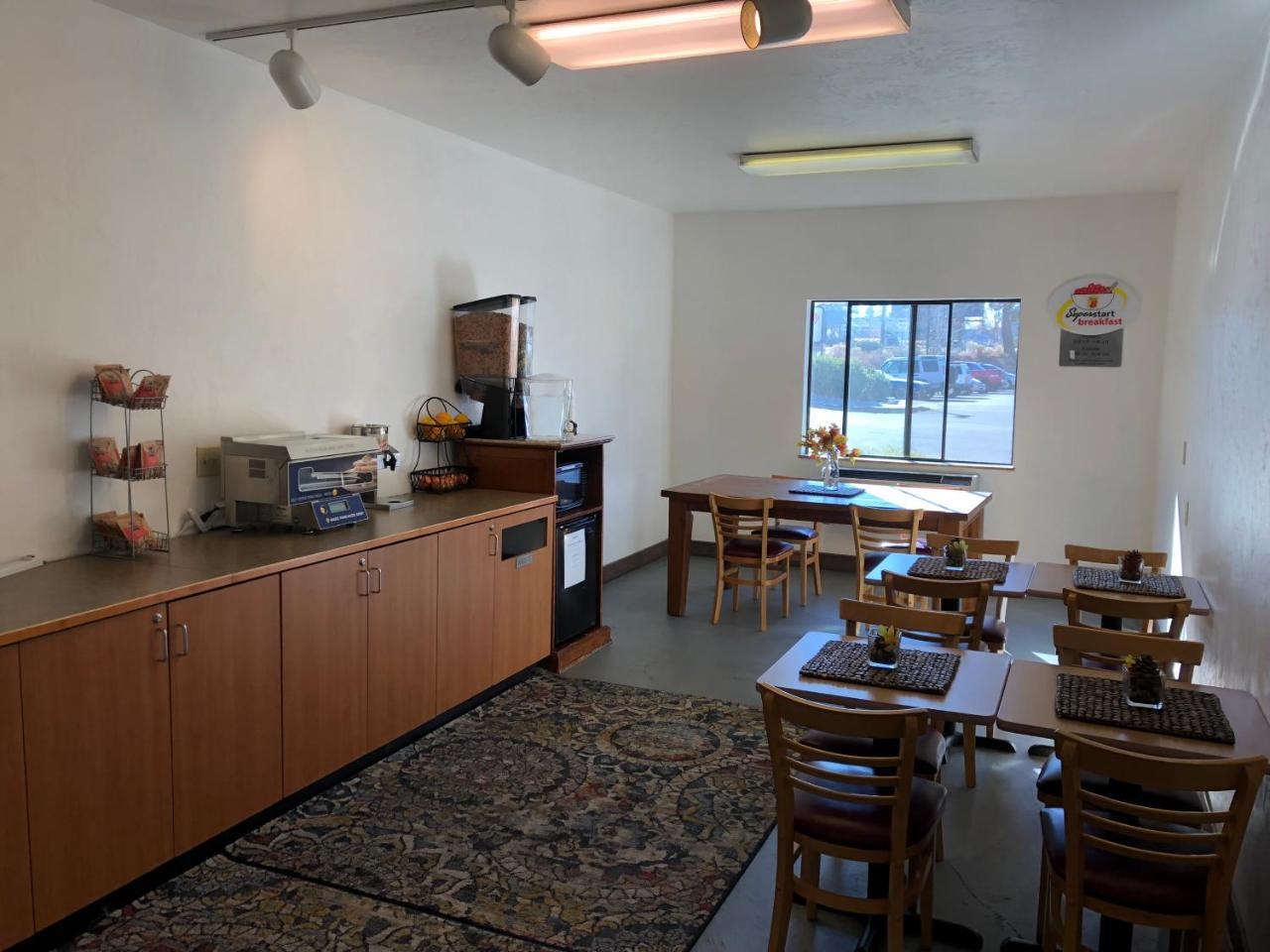 Super 8 By Wyndham Bend Hotel Luaran gambar