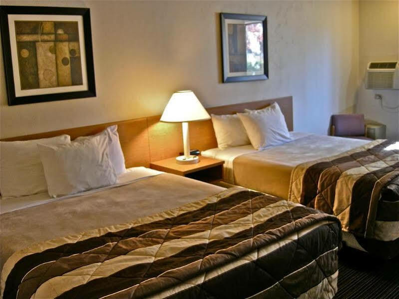Super 8 By Wyndham Bend Hotel Luaran gambar