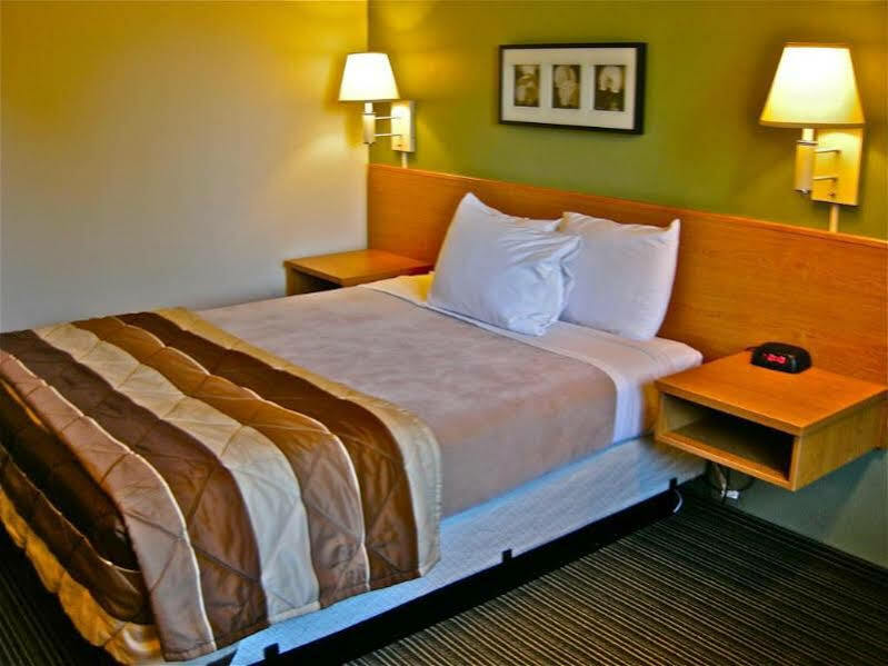 Super 8 By Wyndham Bend Hotel Luaran gambar