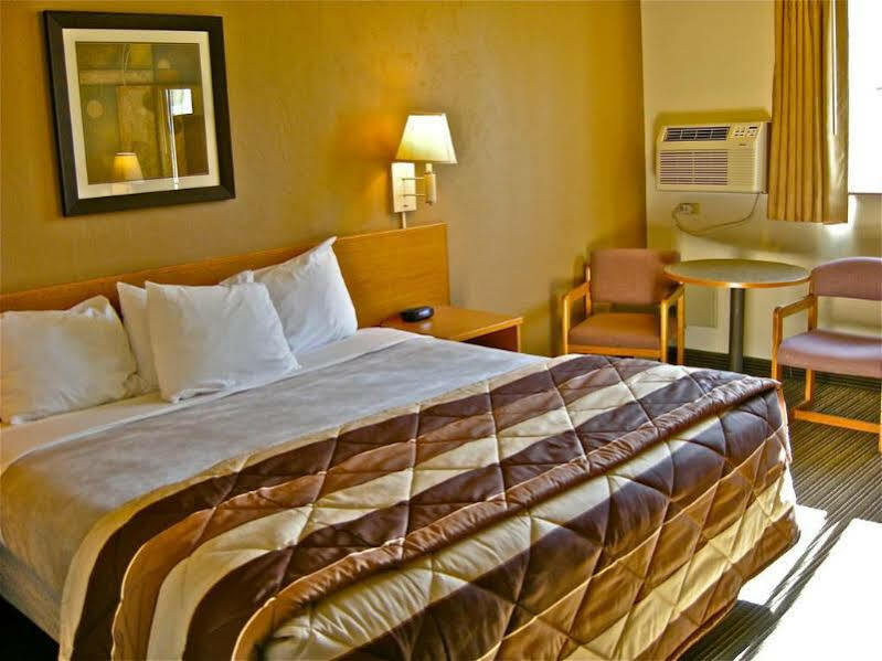 Super 8 By Wyndham Bend Hotel Luaran gambar